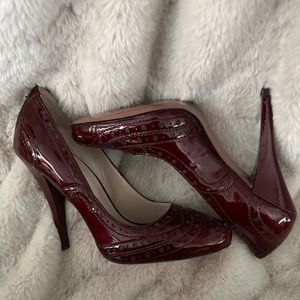 Brand New Joan & David Dagervais Red Patent Leather Brogue Heeled Pump